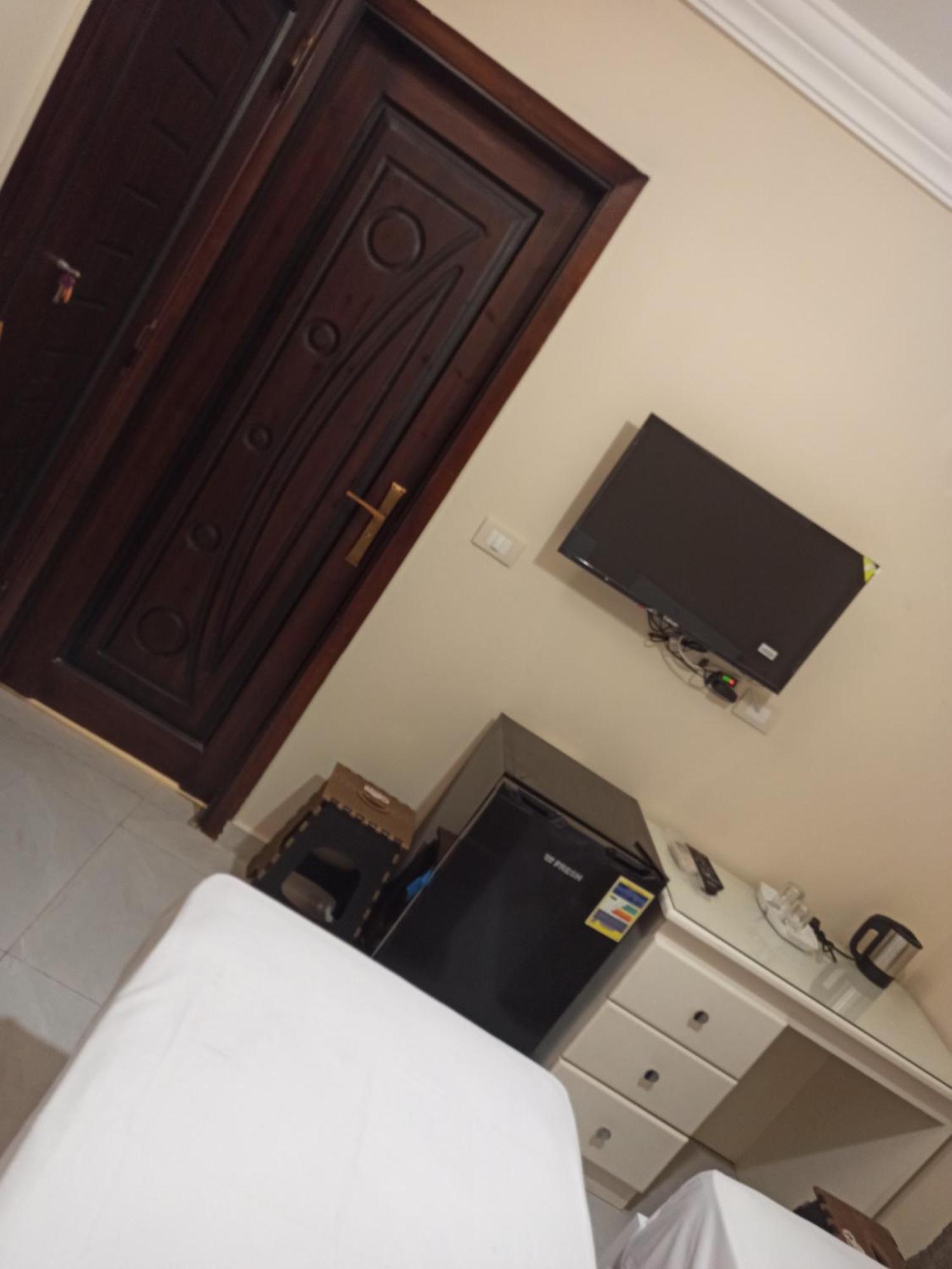 Cozy By The Sea Between Hilton And Four Seasons, No View Apartmán Alexandria